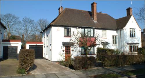 04 Sutcliffe Close